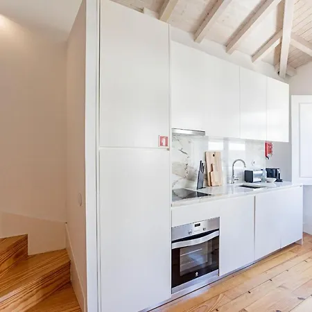 D. Joao Iv By Lovelystay * Порту